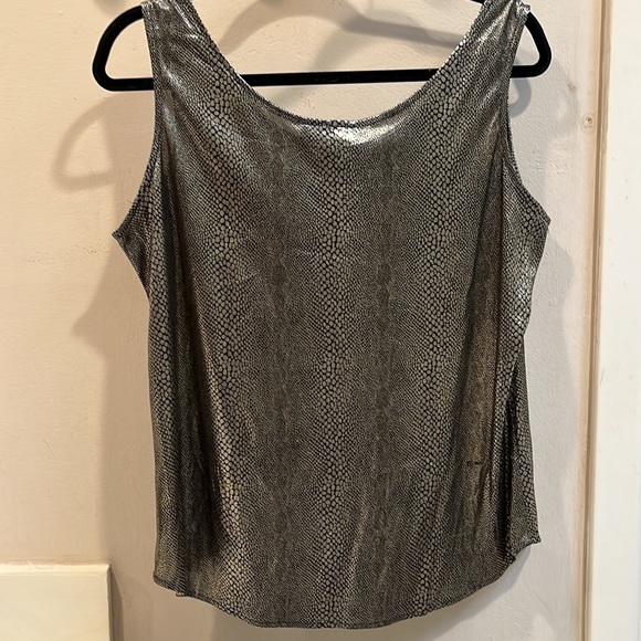 Metallic patterned shell - Picture 3 of 3